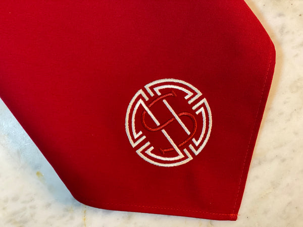 Custom Monogrammed Napkins Valentine's Day Set of FOUR napkins - circle frame medallion monogram - gift for her - home deco